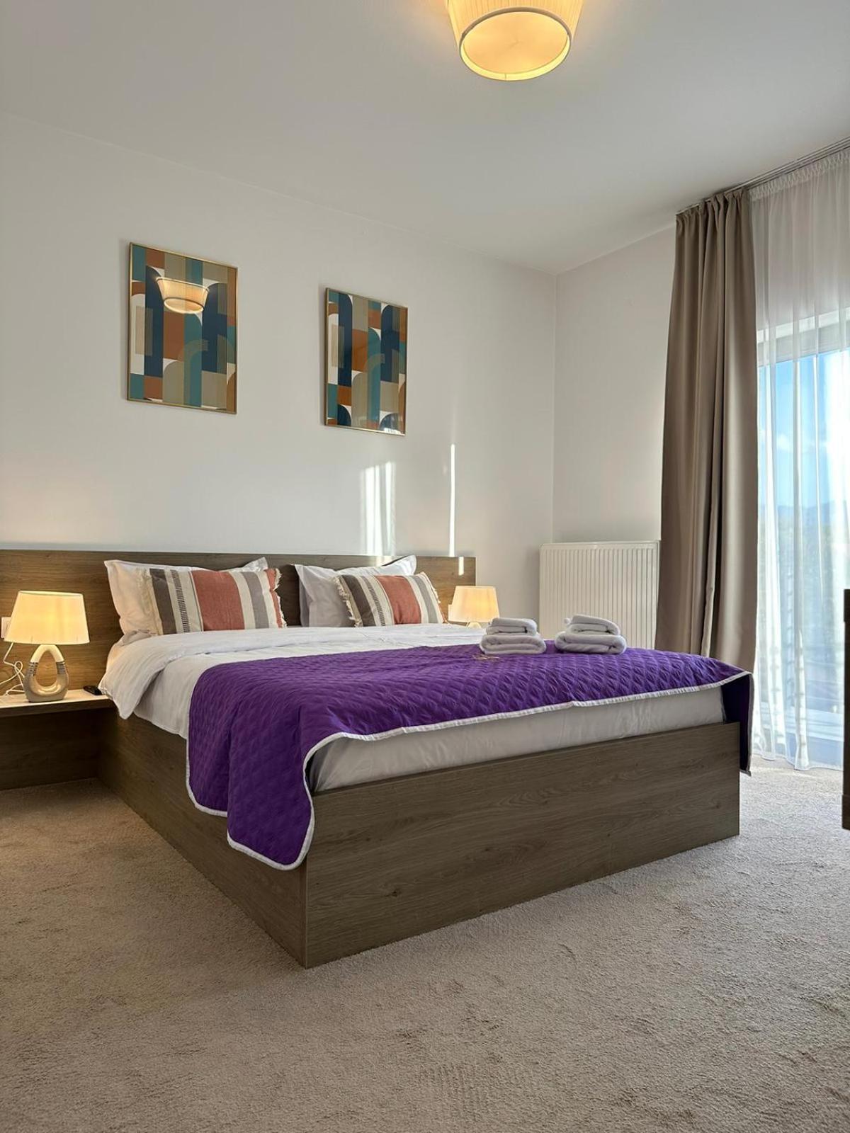 Luxury Glam Apartments & Studios Near Coresi Mall Брашов Екстериор снимка