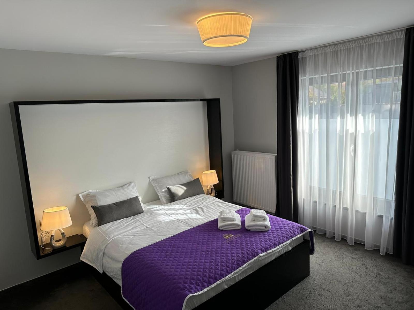 Luxury Glam Apartments & Studios Near Coresi Mall Брашов Екстериор снимка
