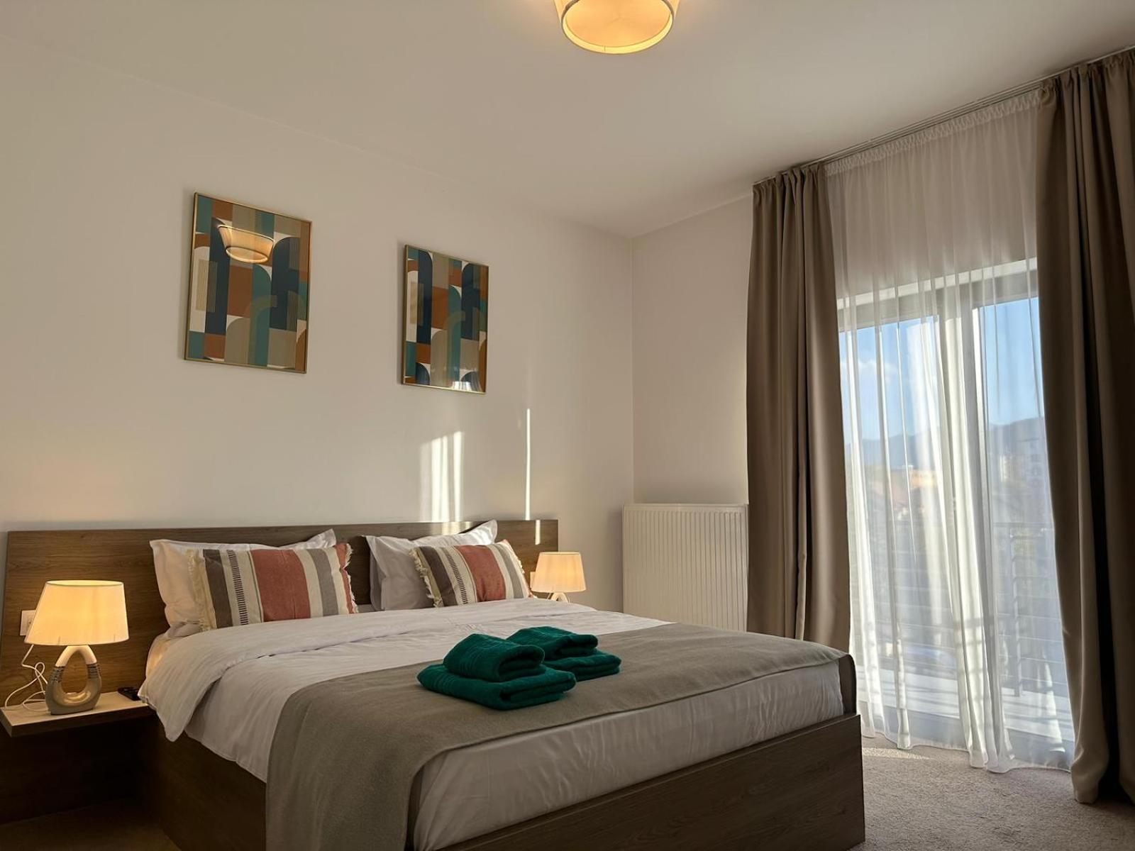 Luxury Glam Apartments & Studios Near Coresi Mall Брашов Екстериор снимка