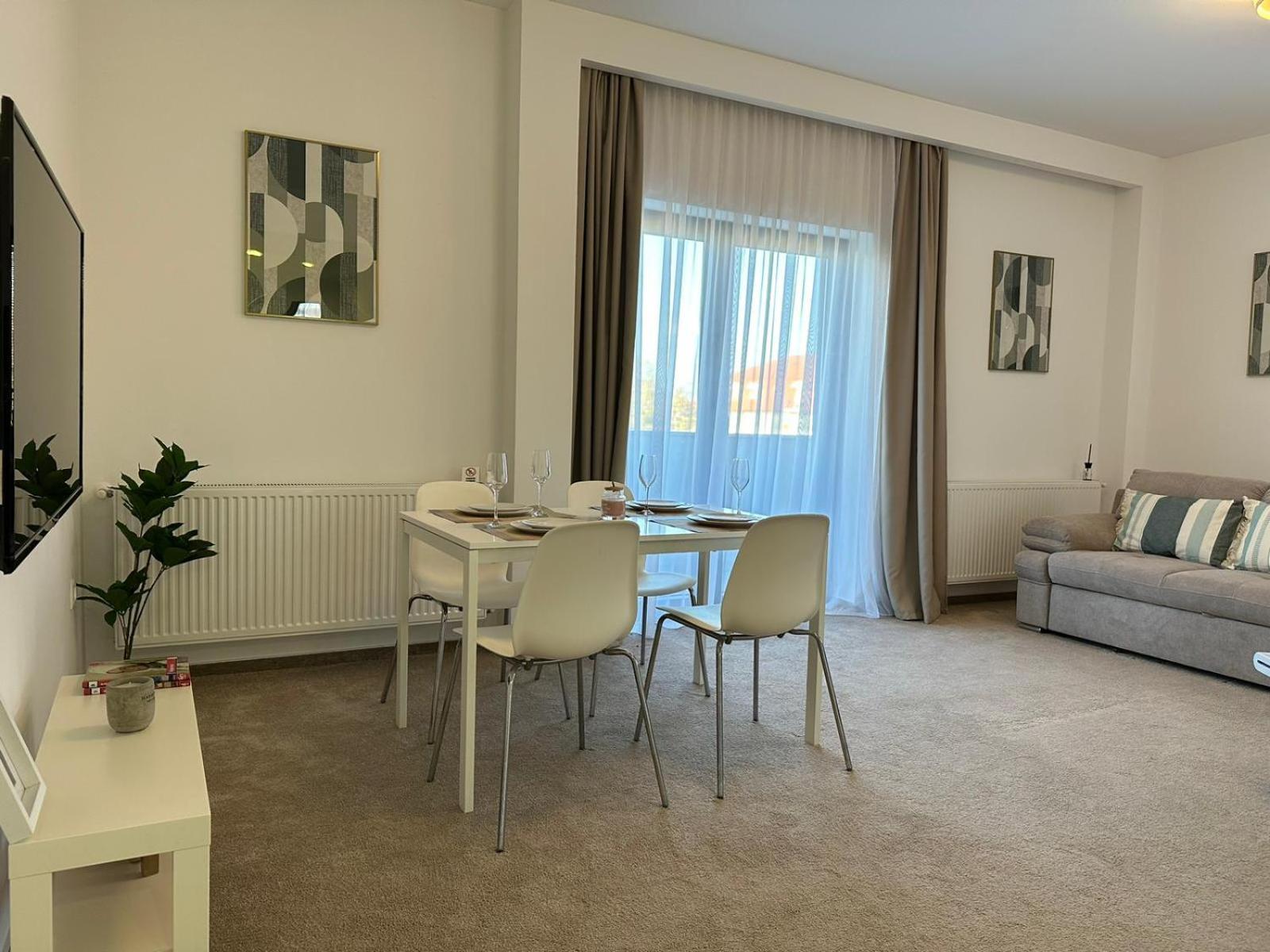 Luxury Glam Apartments & Studios Near Coresi Mall Брашов Екстериор снимка