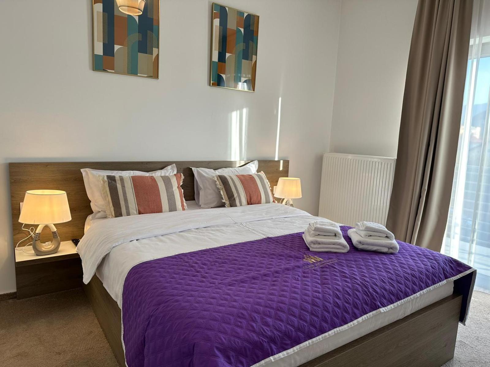 Luxury Glam Apartments & Studios Near Coresi Mall Брашов Екстериор снимка