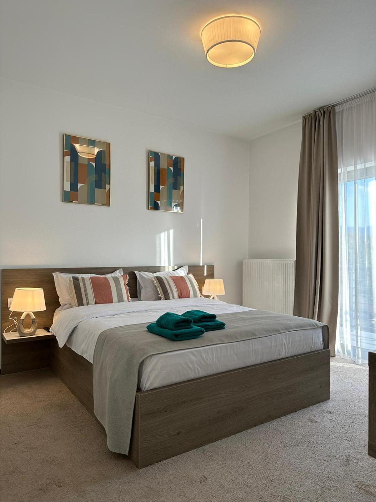 Luxury Glam Apartments & Studios Near Coresi Mall Брашов Екстериор снимка
