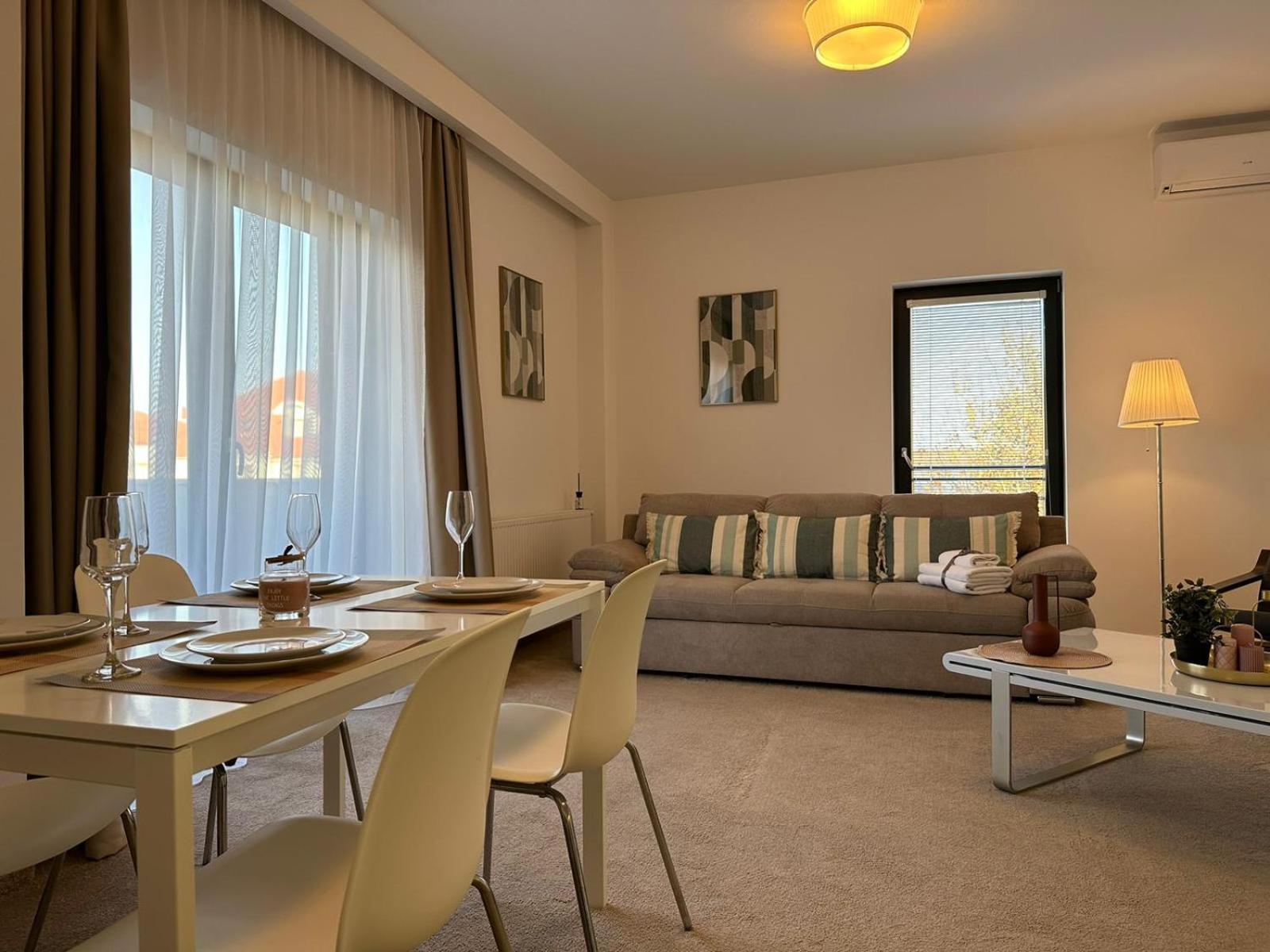 Luxury Glam Apartments & Studios Near Coresi Mall Брашов Екстериор снимка