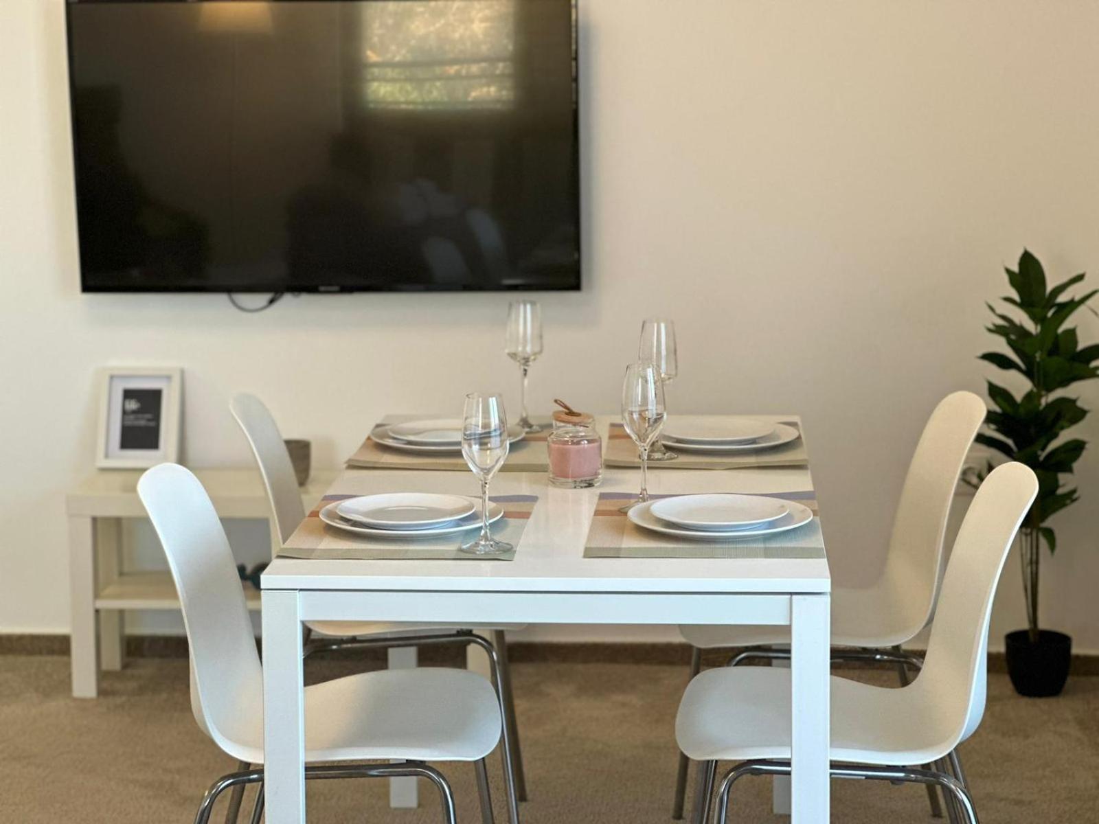 Luxury Glam Apartments & Studios Near Coresi Mall Брашов Екстериор снимка