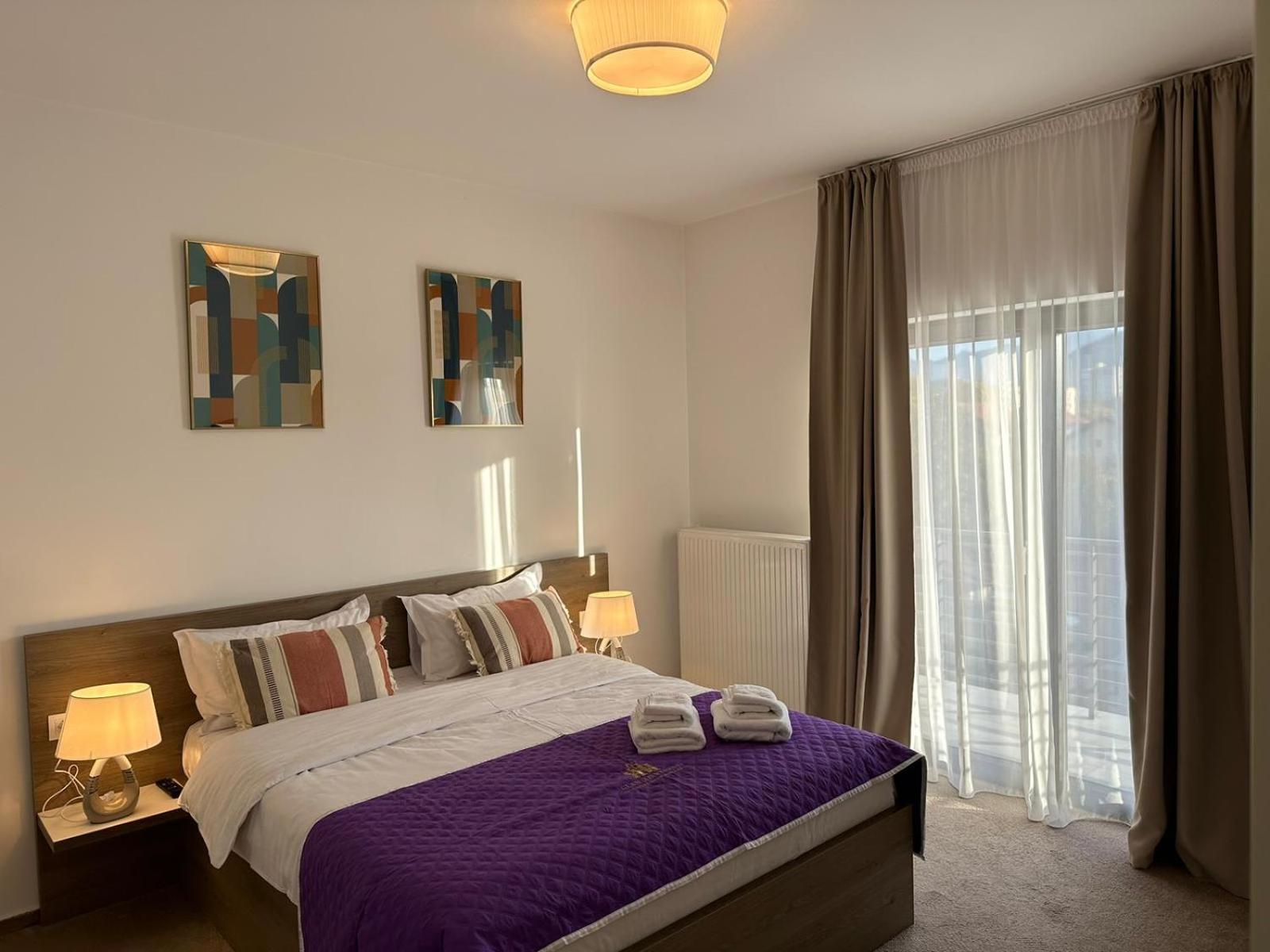 Luxury Glam Apartments & Studios Near Coresi Mall Брашов Екстериор снимка