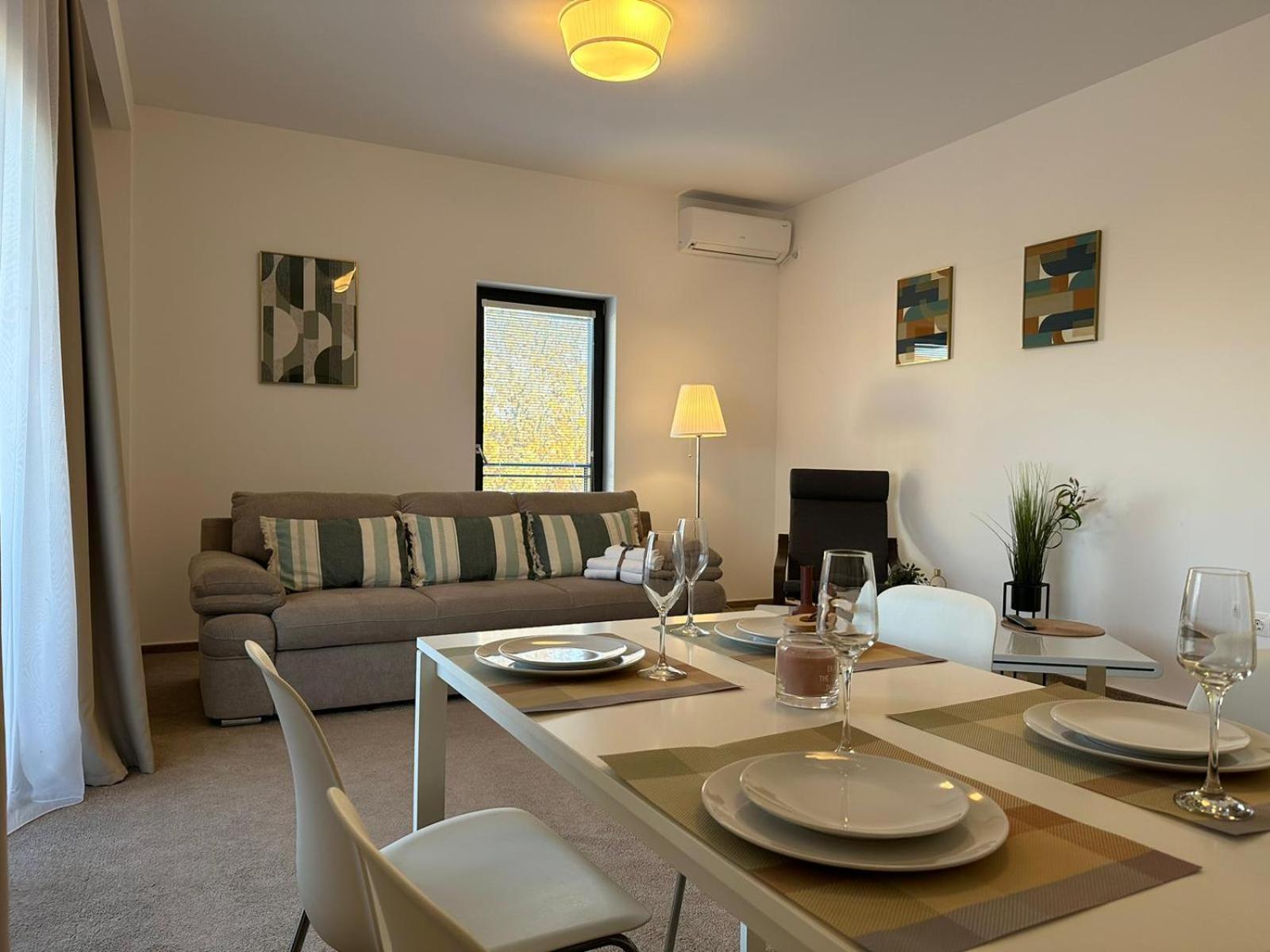 Luxury Glam Apartments & Studios Near Coresi Mall Брашов Екстериор снимка