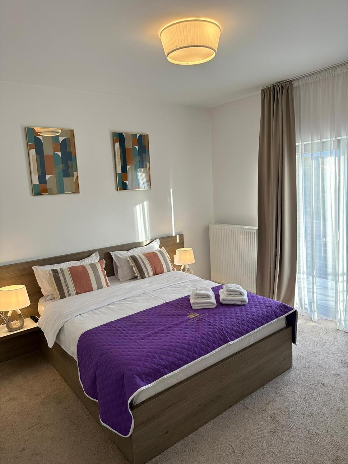 Luxury Glam Apartments & Studios Near Coresi Mall Брашов Екстериор снимка