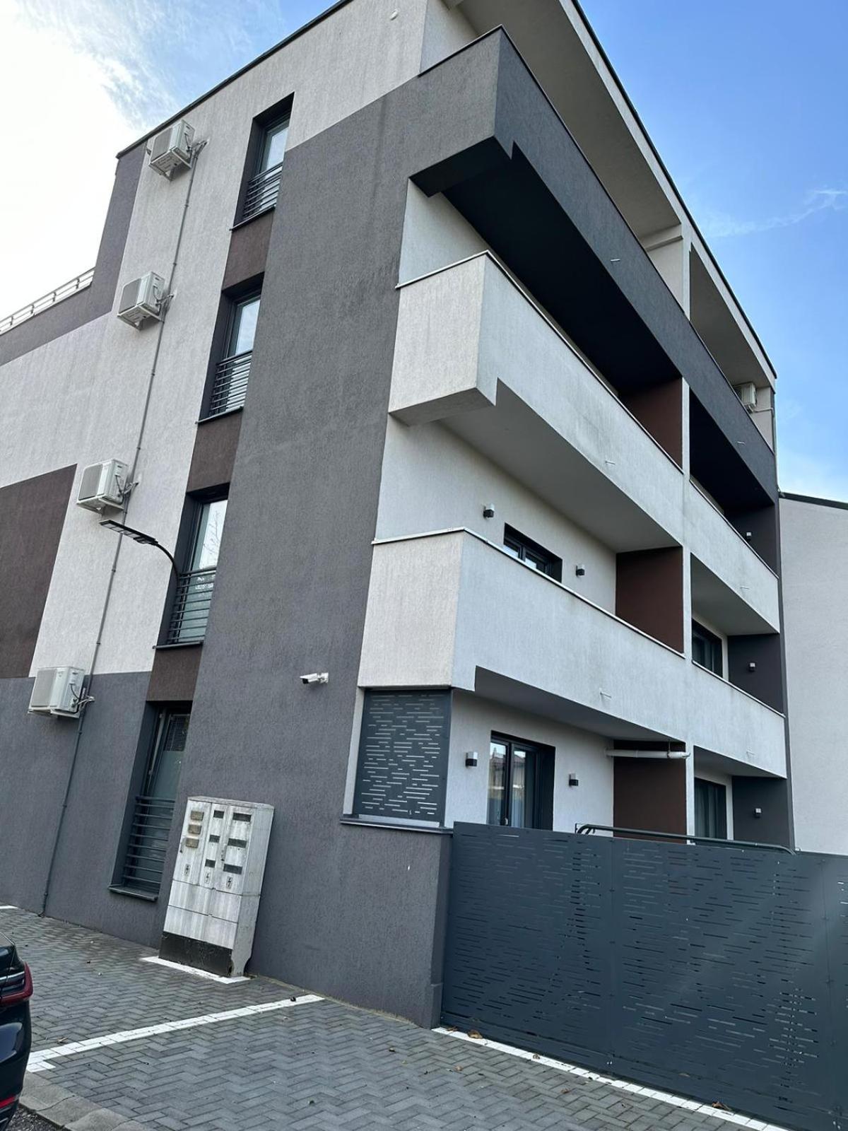 Luxury Glam Apartments & Studios Near Coresi Mall Брашов Екстериор снимка