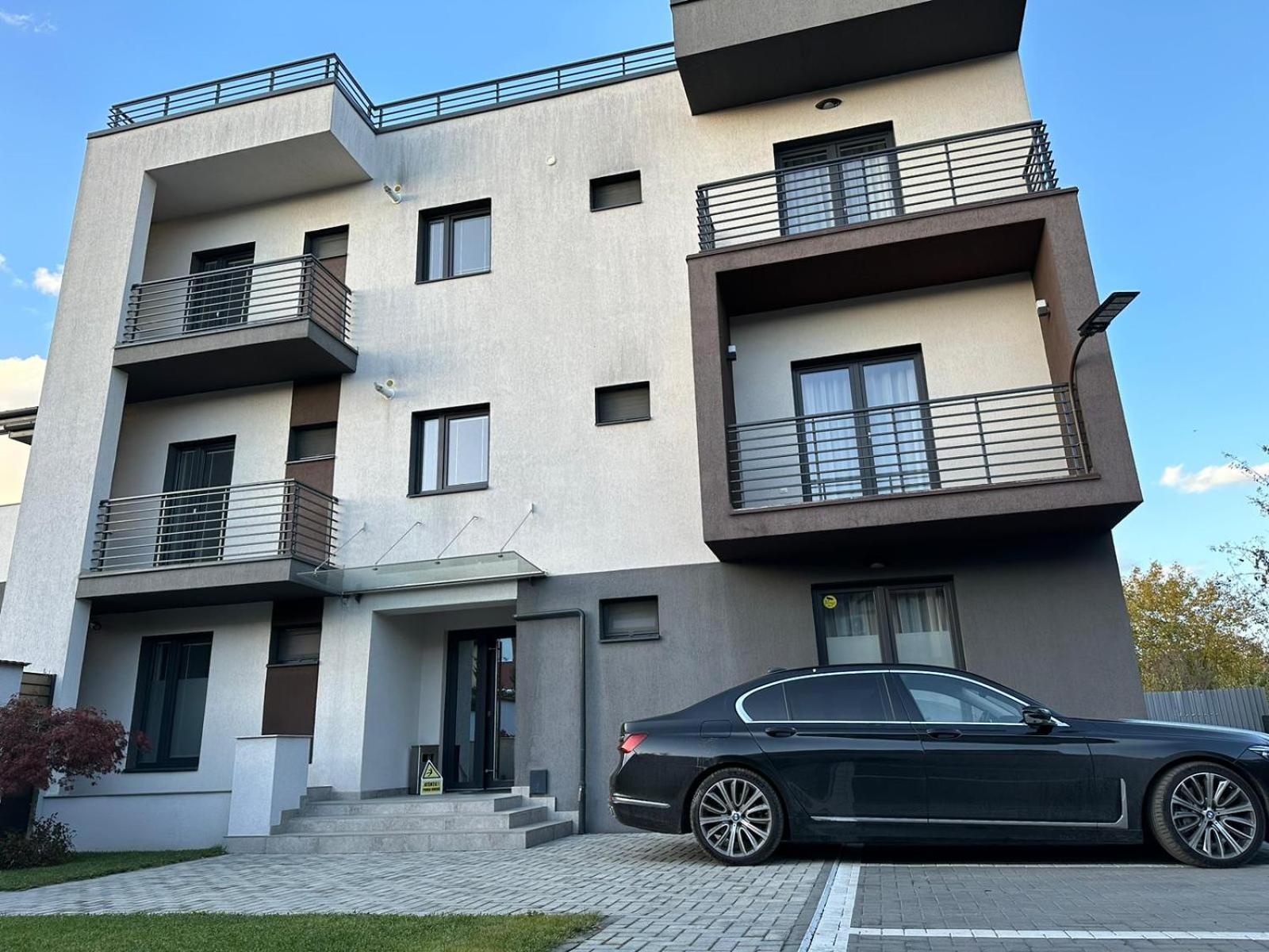 Luxury Glam Apartments & Studios Near Coresi Mall Брашов Екстериор снимка