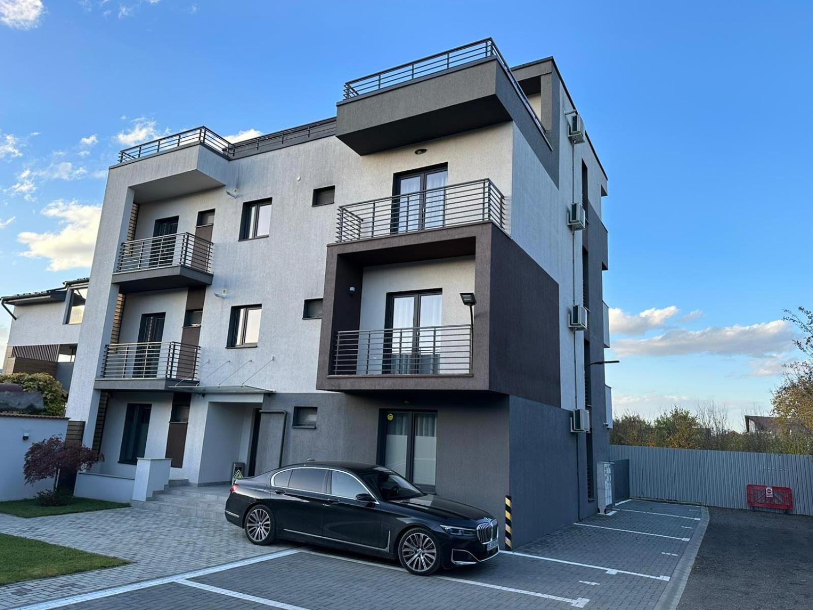 Luxury Glam Apartments & Studios Near Coresi Mall Брашов Екстериор снимка