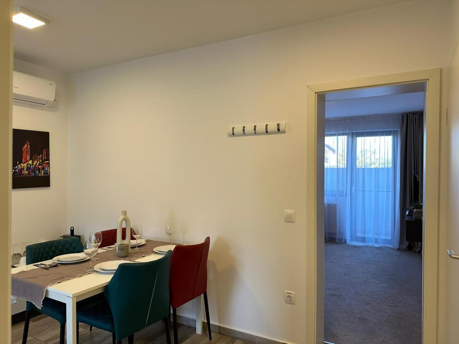 Luxury Glam Apartments & Studios Near Coresi Mall Брашов Екстериор снимка