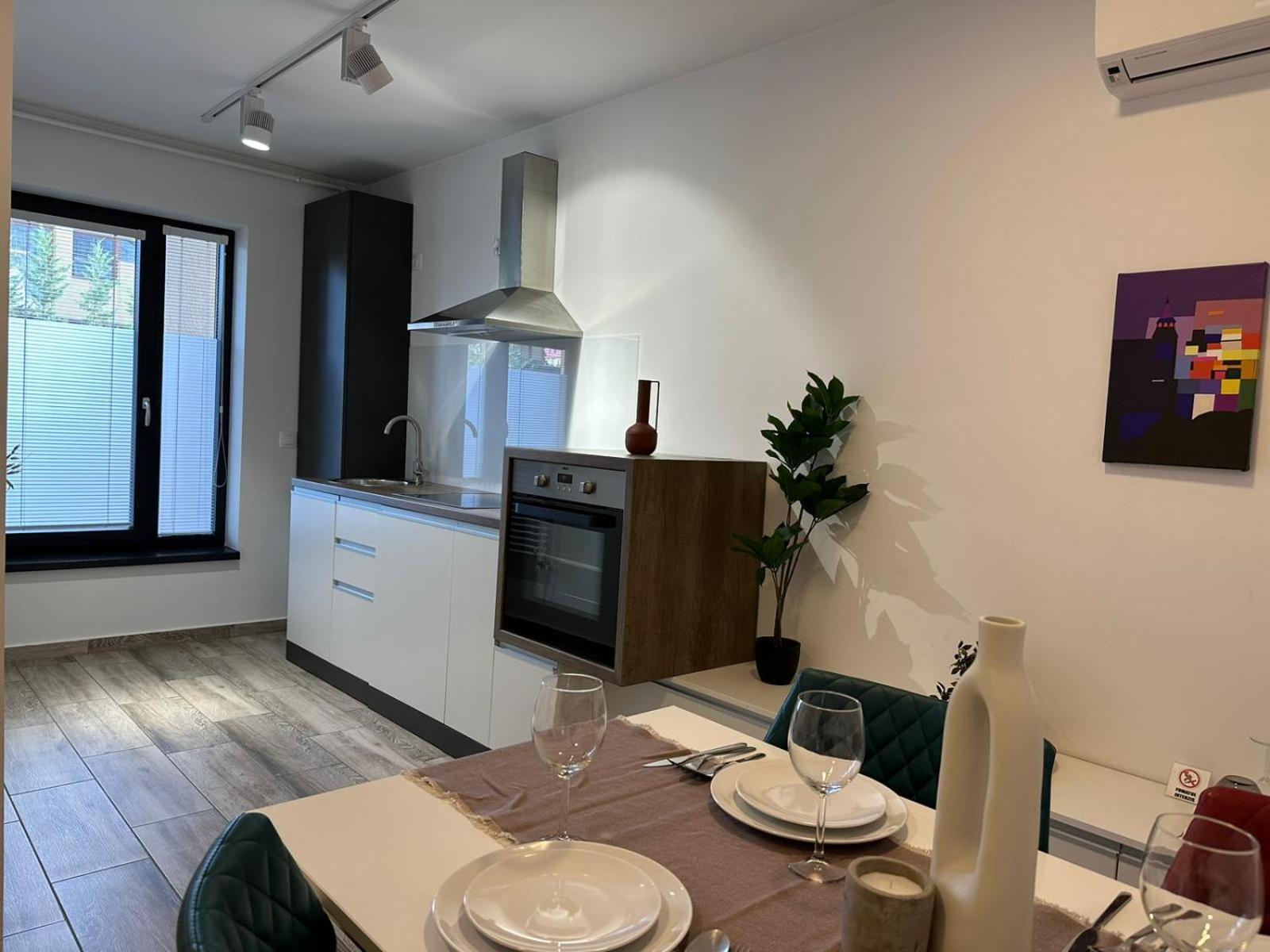 Luxury Glam Apartments & Studios Near Coresi Mall Брашов Екстериор снимка