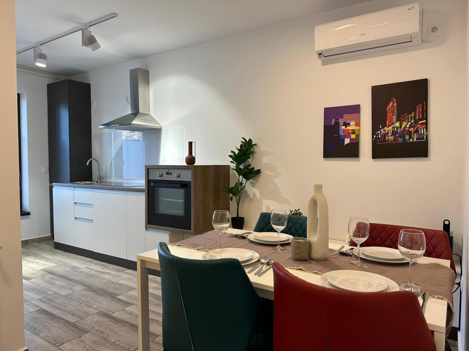 Luxury Glam Apartments & Studios Near Coresi Mall Брашов Екстериор снимка
