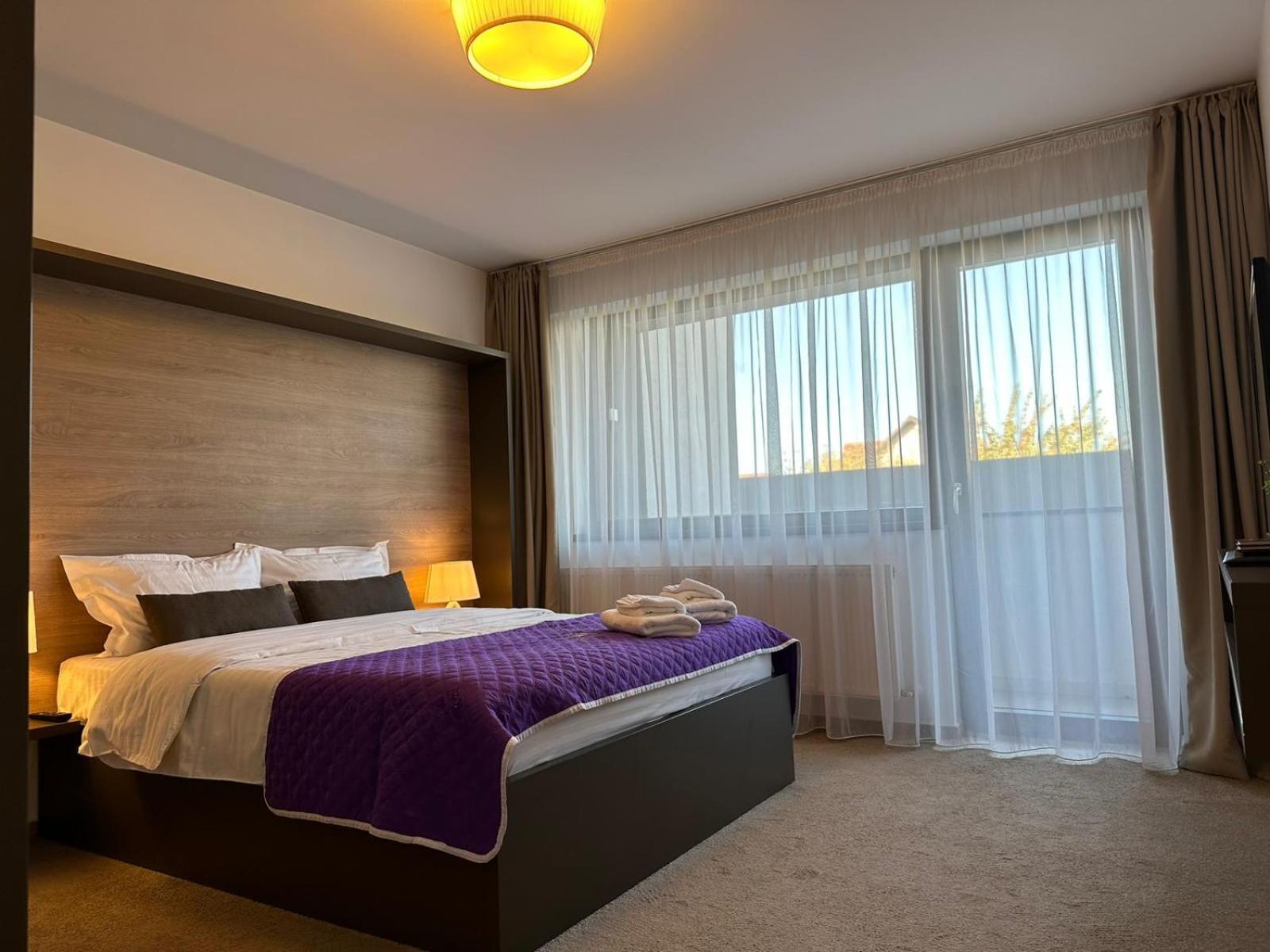 Luxury Glam Apartments & Studios Near Coresi Mall Брашов Екстериор снимка