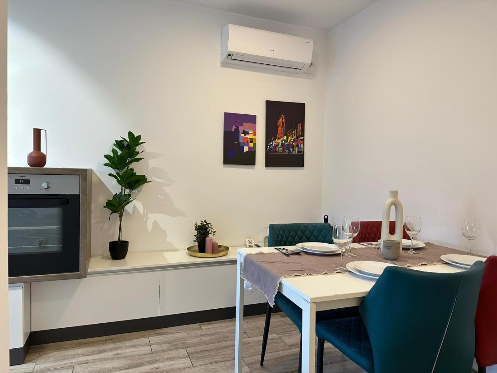 Luxury Glam Apartments & Studios Near Coresi Mall Брашов Екстериор снимка